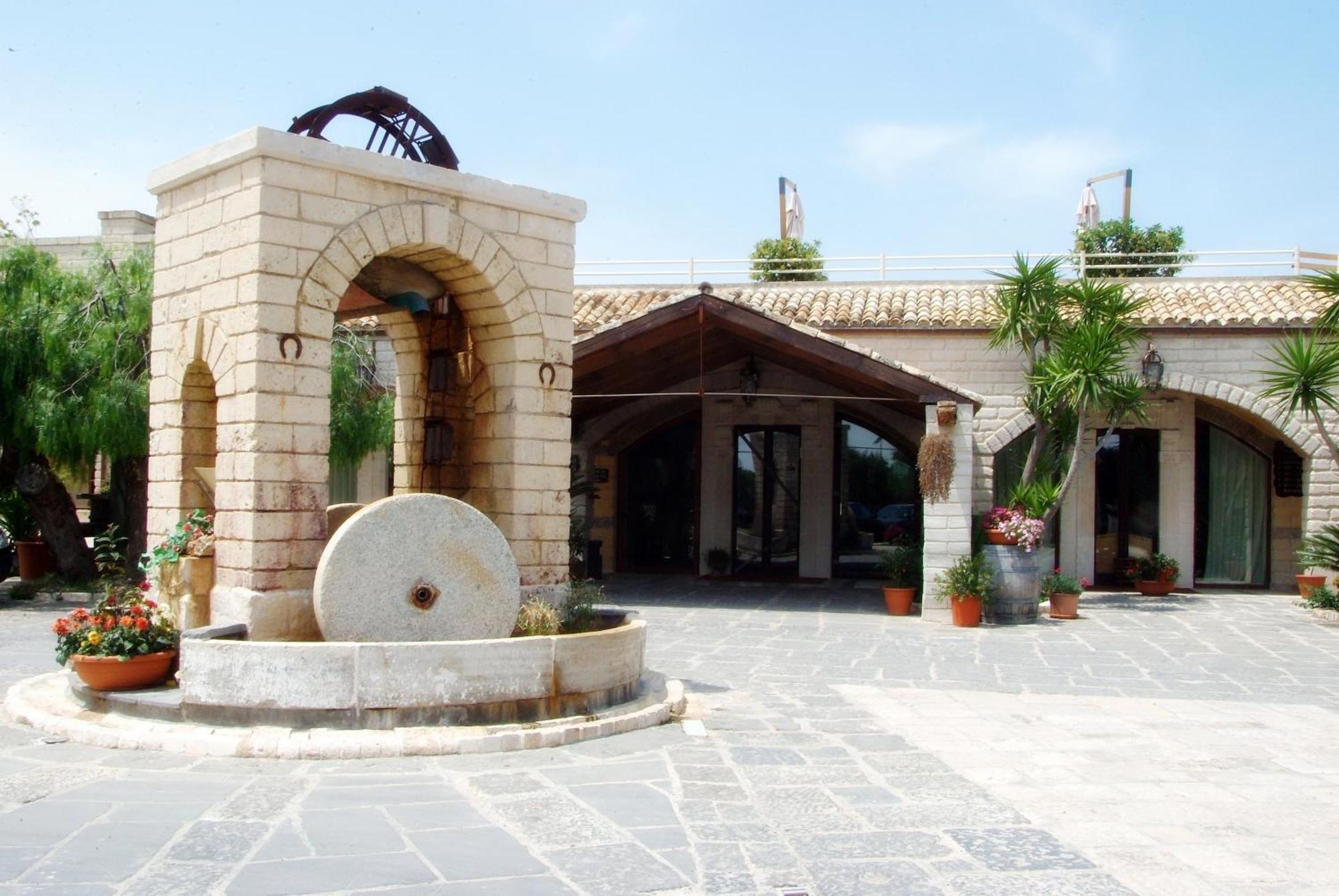 UNAHOTELS Regina Bari Torre A Mare Esterno foto